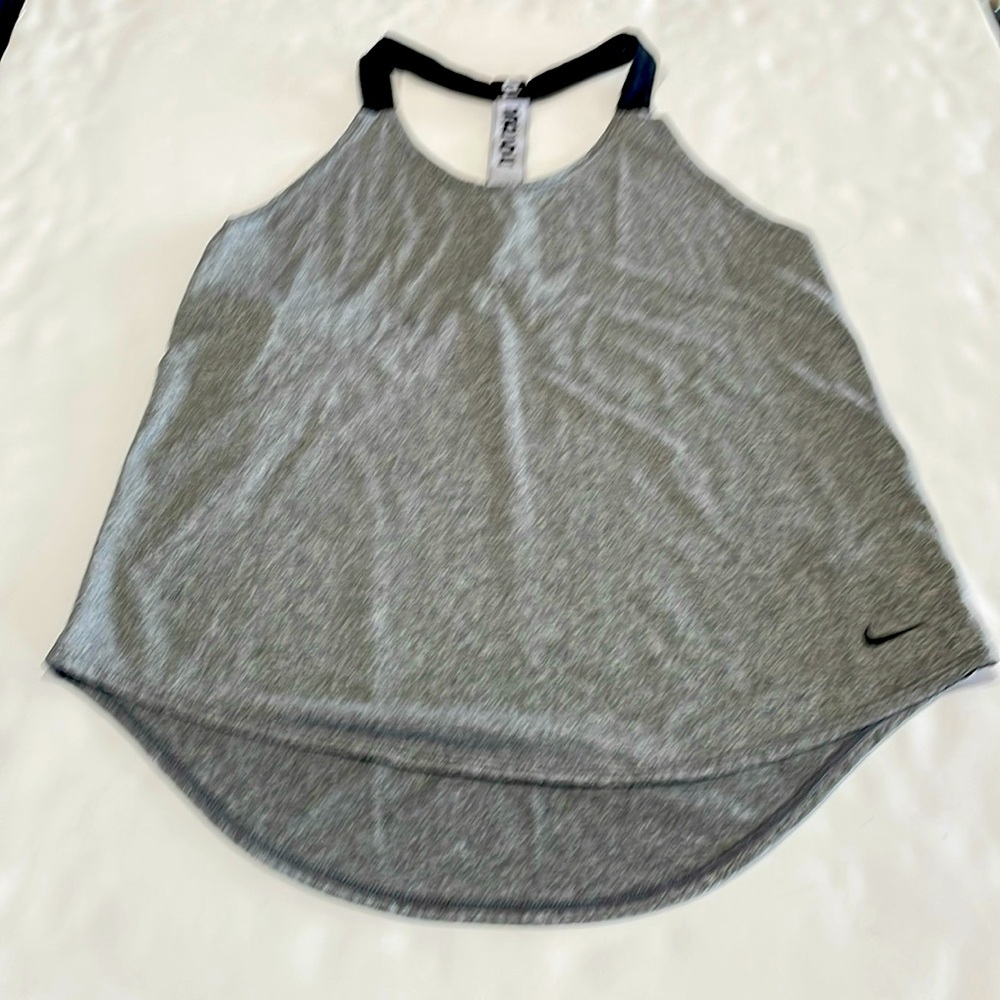 Nike woman’s running shirt in excellent condition.